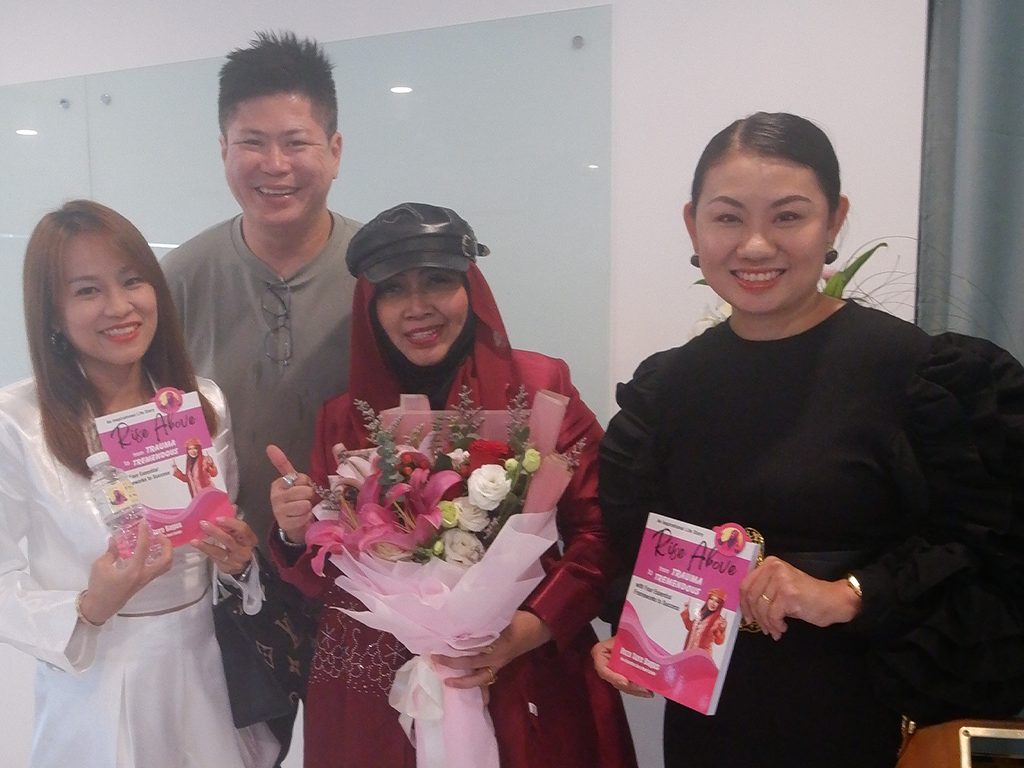 An intimate event – Roza Sure Bagus Book launch. A milestone in Roza's career as a real estate agent.
